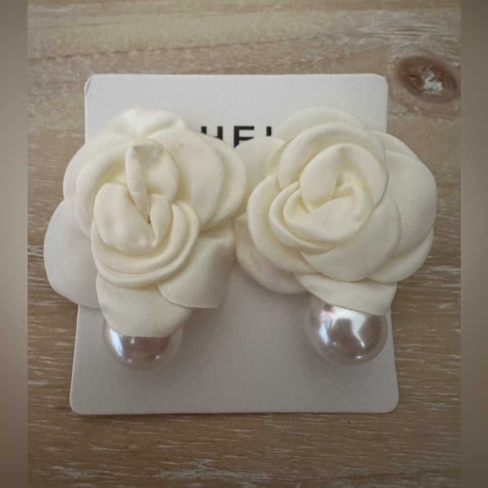 SHEIN Flower Earrings